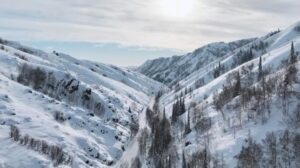 Спасатели ВКО контролируют лавины и спасают ребёнка